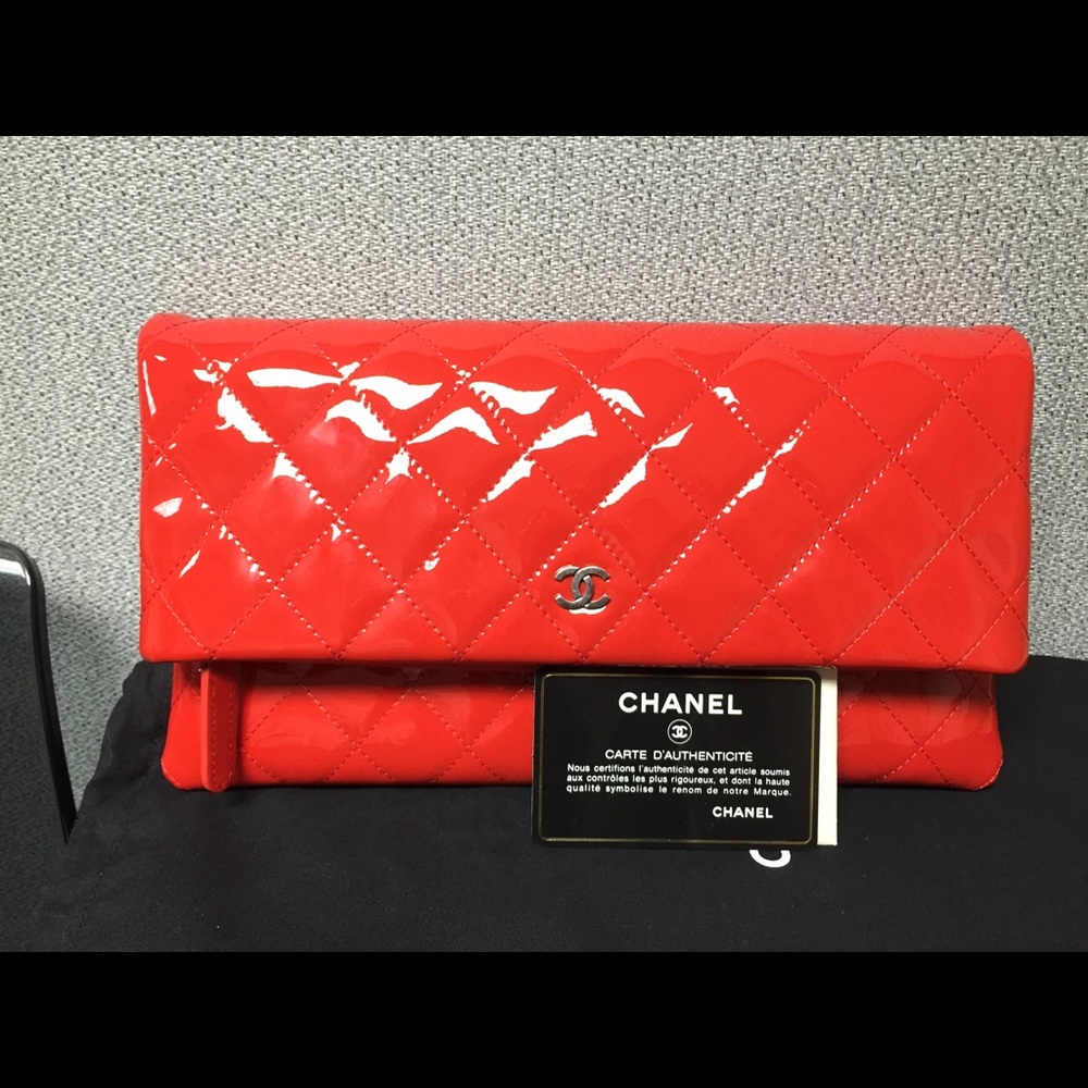 ❌SOLD❌Chanel patent folding clutch (SOLD OUT)